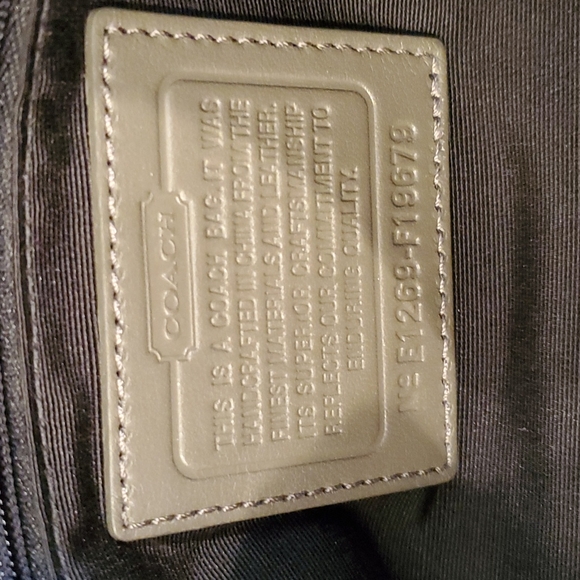 Classic Coach Snake Skin Gray Shoulder Purse - Picture 7 of 11